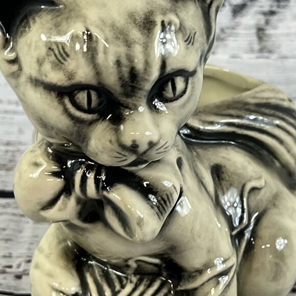 Vintage McCoy Black & Grey Cat With Ball Of Yarn Figurine Vase Planter #3026 - Picture 6 of 13